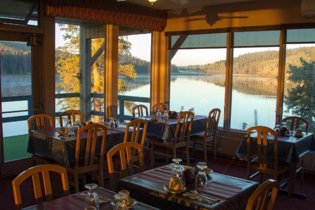 Lac Le Jeune Nature Resort Logan Lake エクステリア 写真