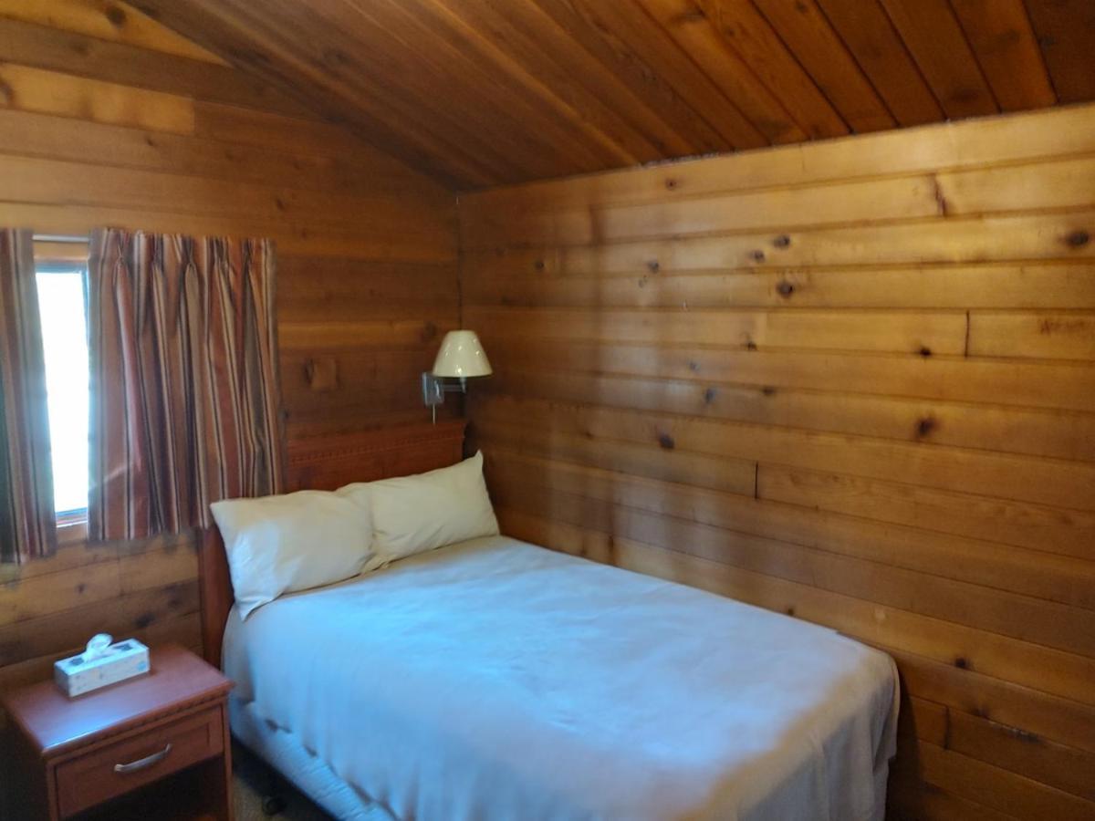 Lac Le Jeune Nature Resort Logan Lake エクステリア 写真