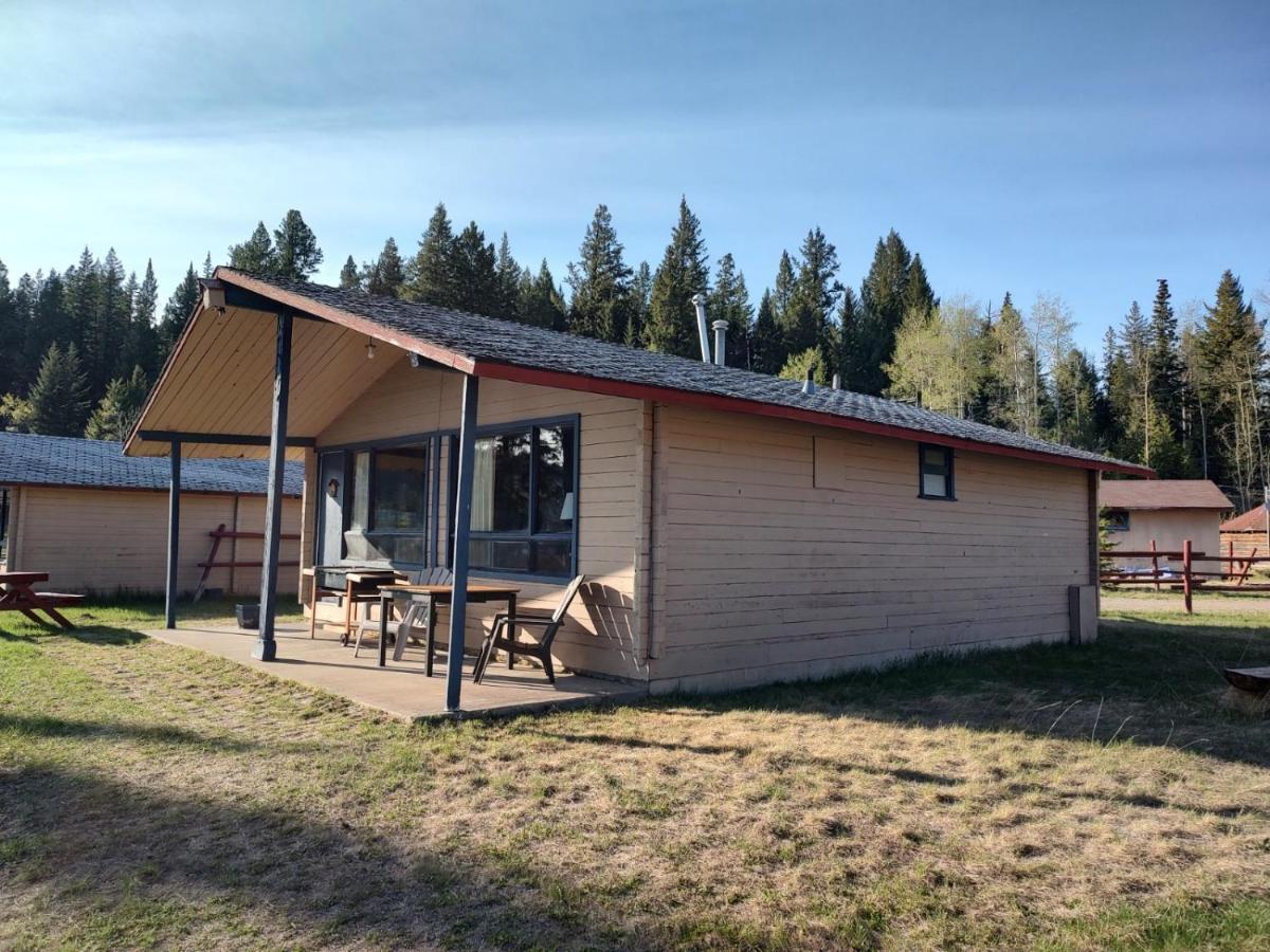 Lac Le Jeune Nature Resort Logan Lake エクステリア 写真