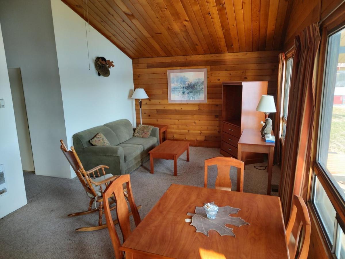 Lac Le Jeune Nature Resort Logan Lake エクステリア 写真