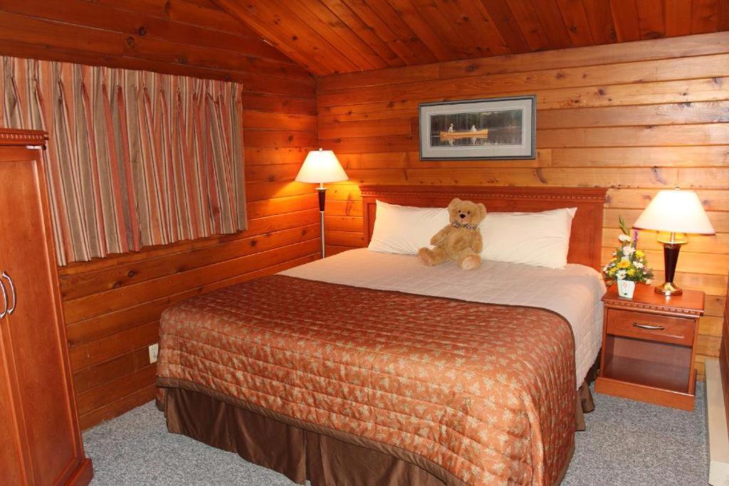 Lac Le Jeune Nature Resort Logan Lake エクステリア 写真