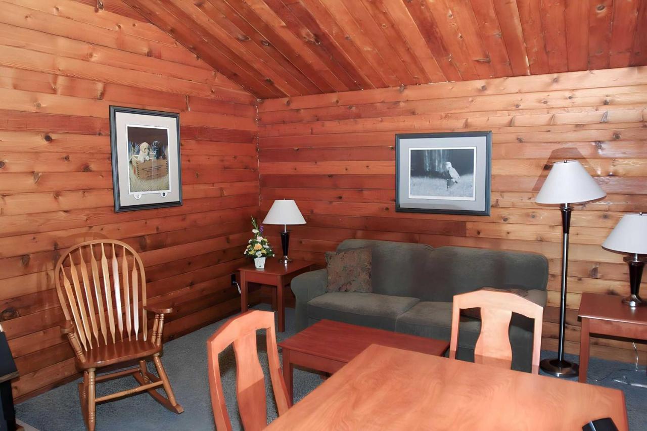 Lac Le Jeune Nature Resort Logan Lake エクステリア 写真