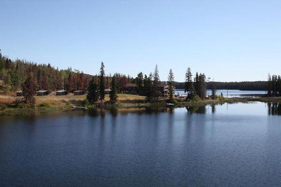 Lac Le Jeune Nature Resort Logan Lake エクステリア 写真