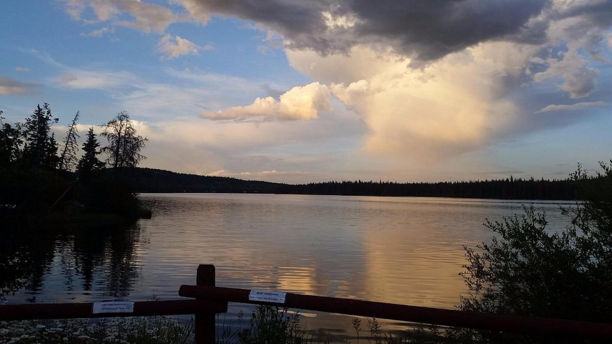 Lac Le Jeune Nature Resort Logan Lake エクステリア 写真