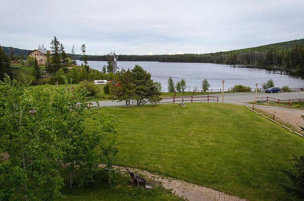 Lac Le Jeune Nature Resort Logan Lake エクステリア 写真