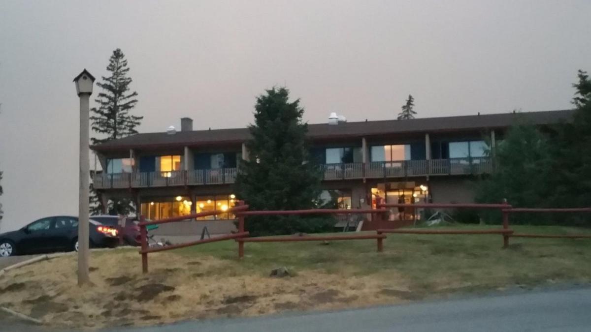 Lac Le Jeune Nature Resort Logan Lake エクステリア 写真