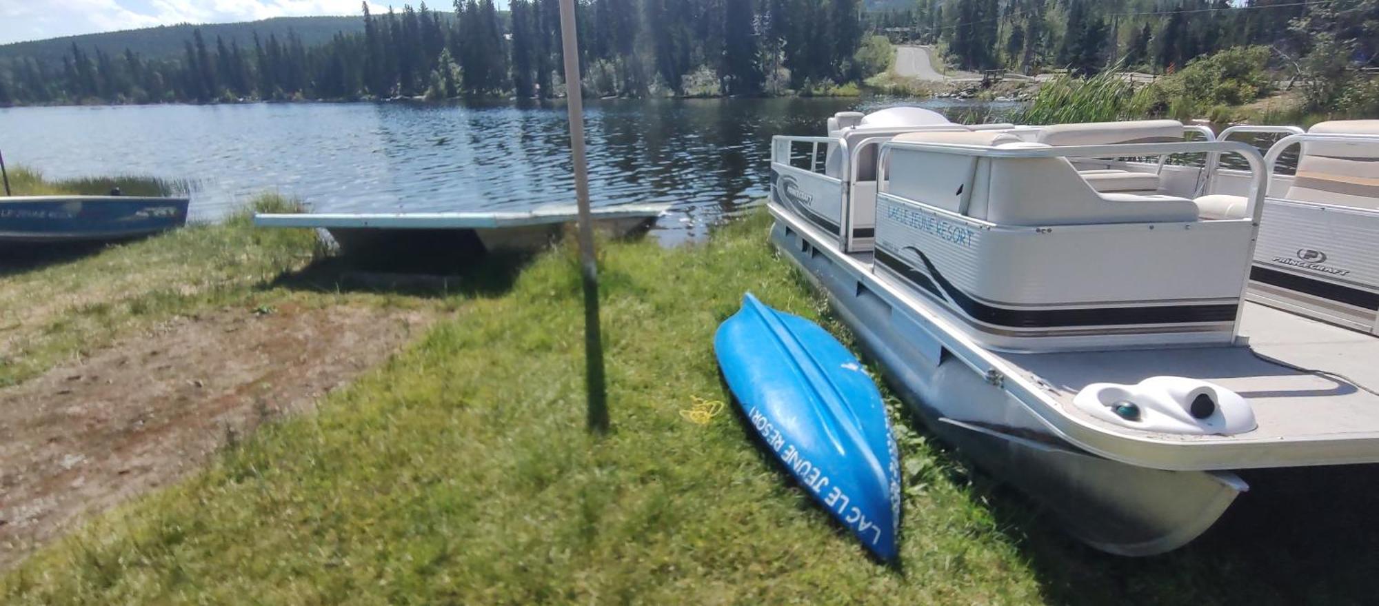 Lac Le Jeune Nature Resort Logan Lake エクステリア 写真