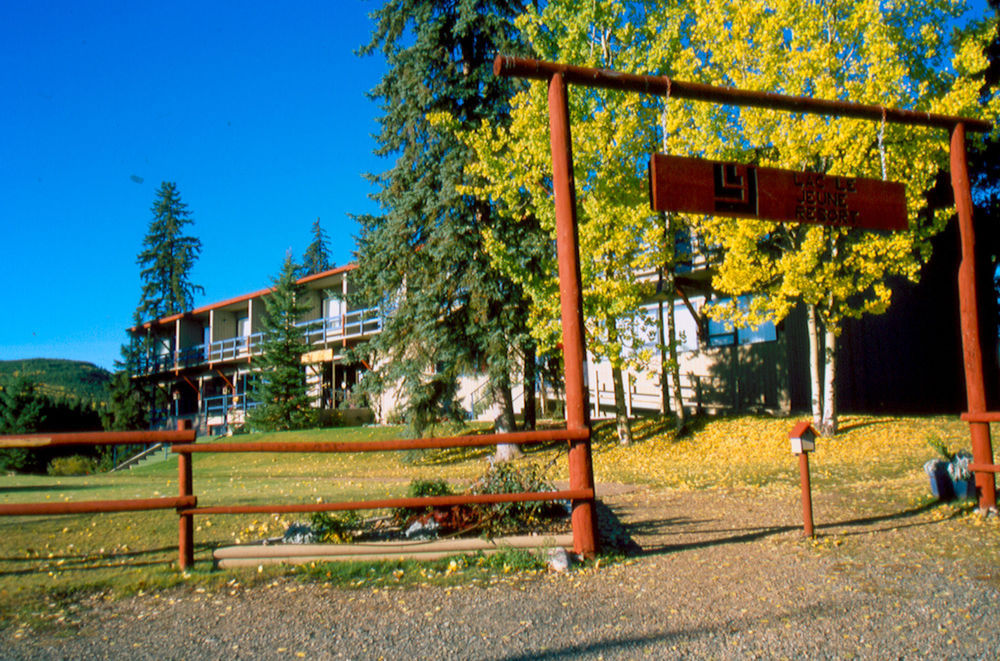 Lac Le Jeune Nature Resort Logan Lake エクステリア 写真